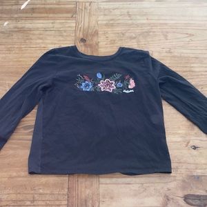 womans long sleeve grey hollister shirt